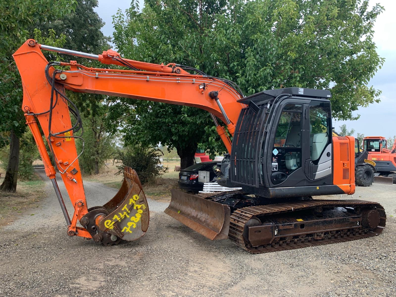 HITACHI ZX135 US-5B_9