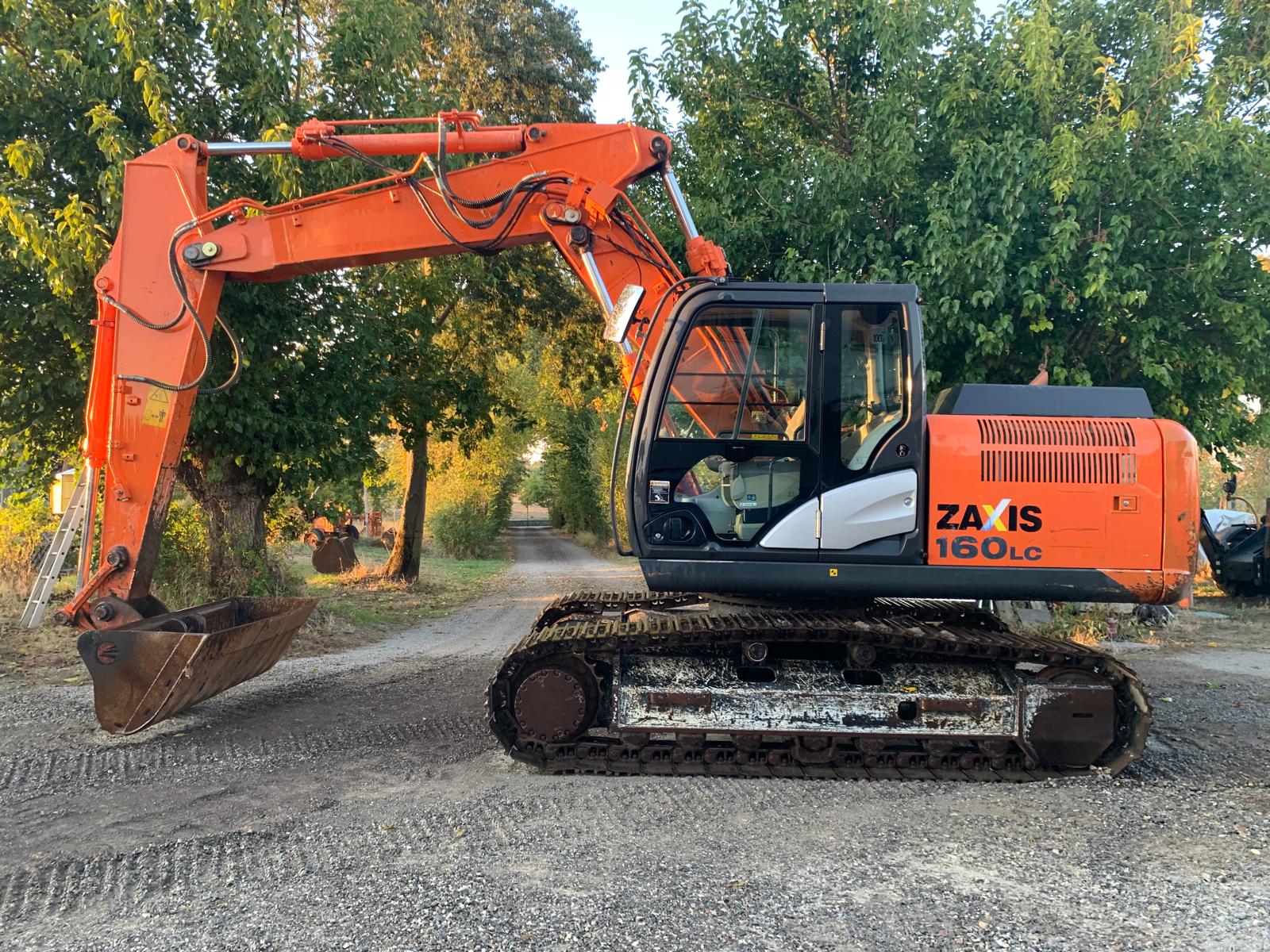 Hitachi ZX 160LC-5B_2